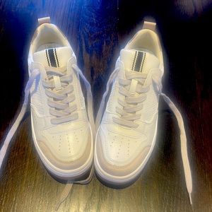 Women’s sneaker size 9- fit more like 8 1/2 IMO